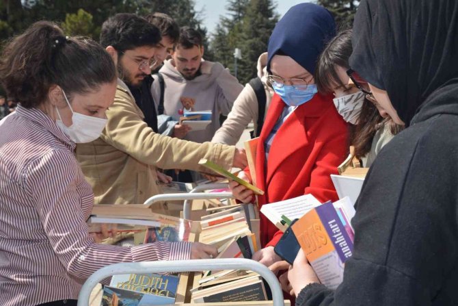 Kütüphaneler Haftası “Okumak Değiştirir” Temasıyla Kutlandı