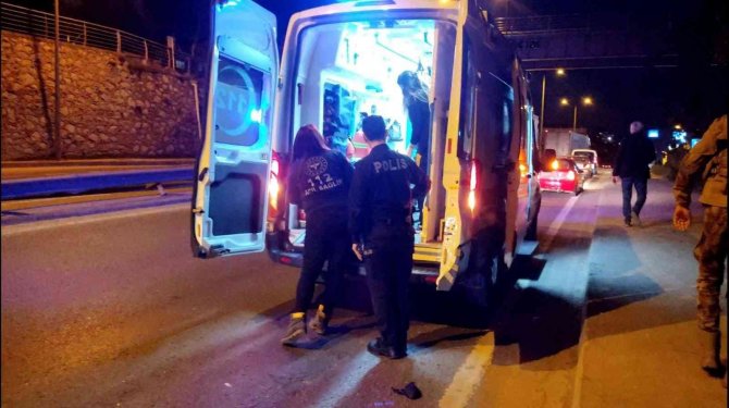 Kaldırıma Çarpıp Yola Savrulan Motosiklet Sürücüsü Yaralandı