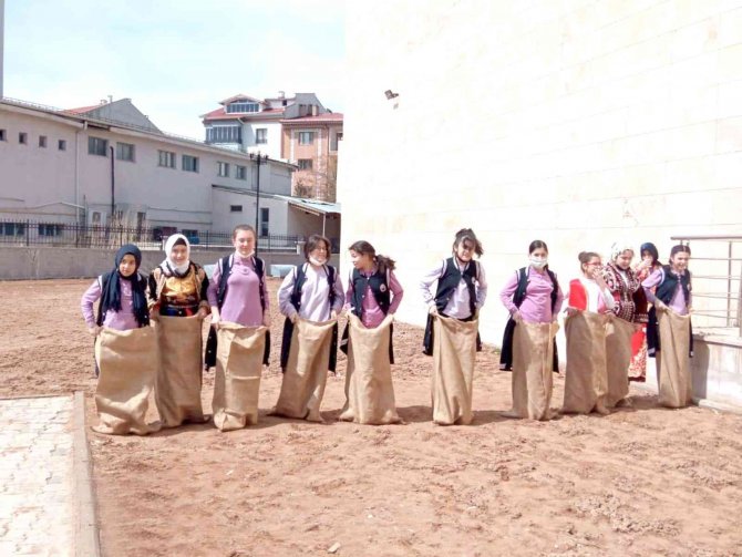 Lise Öğrencileri Doyasıya Eğlendi