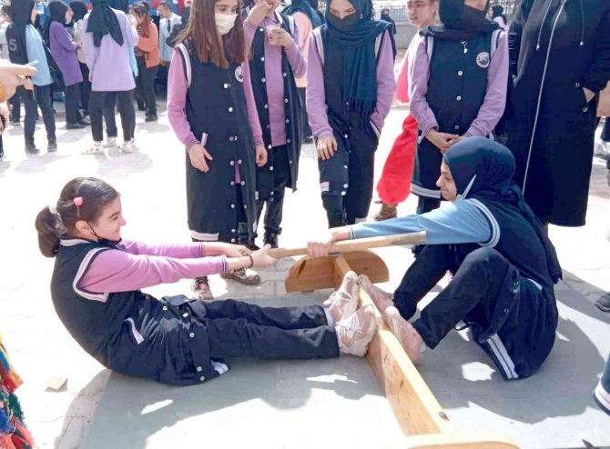 Lise Öğrencileri Doyasıya Eğlendi