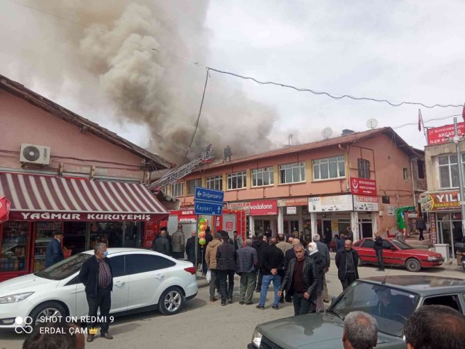 Akçadağ’da Korkutan Yangın