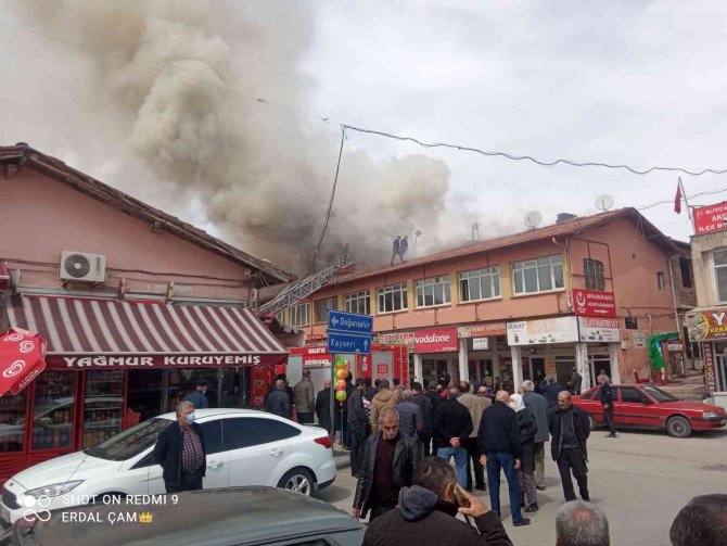 Akçadağ’da Korkutan Yangın