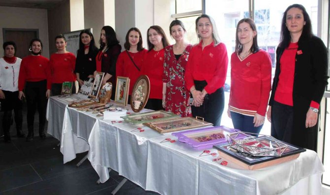 Alaşehir Halk Eğitim Merkezi Yılın İlk Sergisini Açtı