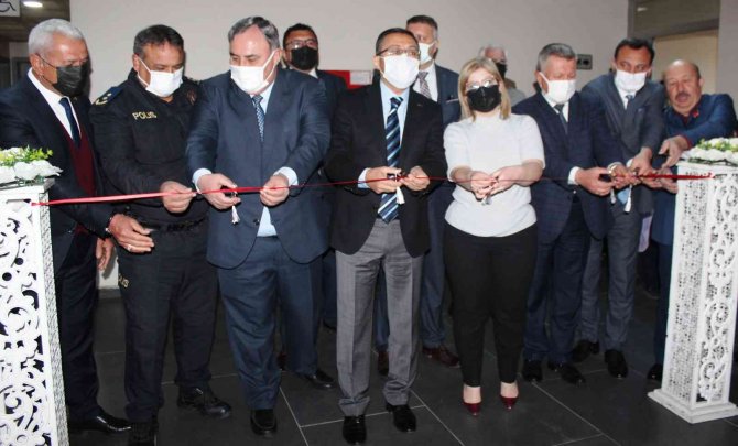 Alaşehir Halk Eğitim Merkezi Yılın İlk Sergisini Açtı