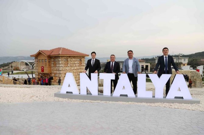 Başkan Böcek, Kılıçdaroğlu’nu Expo 2021 Hatay’daki ’Düğmeli Ev’de Ağırladı
