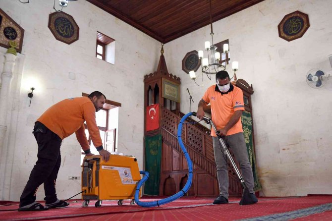 Mersin’de Camilerde Ramazan Temizliği Yapıldı