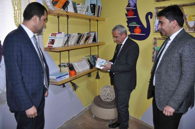 Atık Malzemelerden Oluşturulan Kütüphane Açıldı
