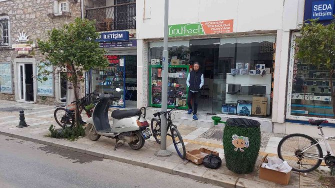 "Motosikletin Sesini Dinleyeceğim" Dedi, Üzerine Binip Gitti