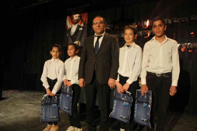 Malazgirt’te ’40 Hadis Ezber Okuma Yarışması’ Düzenlendi