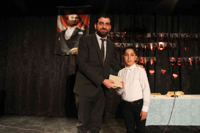 Malazgirt’te ’40 Hadis Ezber Okuma Yarışması’ Düzenlendi