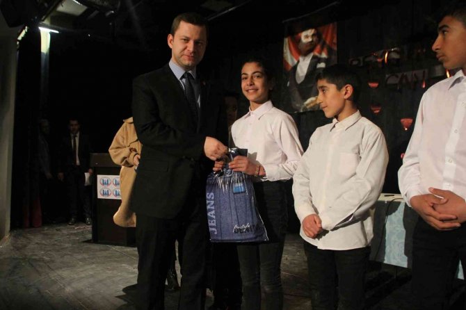 Malazgirt’te ’40 Hadis Ezber Okuma Yarışması’ Düzenlendi