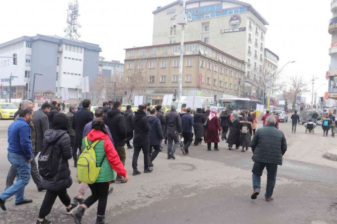 Otizme Dikkat Çekmek İçin Yürüdüler