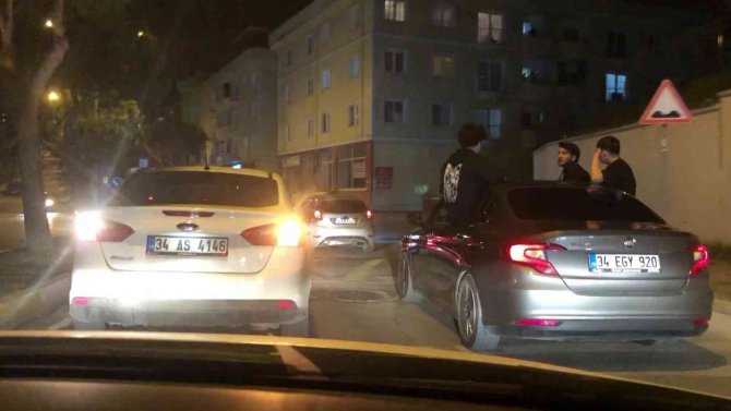 Pendik’te Yol Kapatan Asker Eğlencesi
