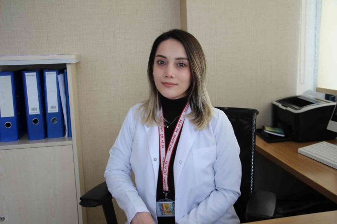 Diyetisyen Tekay: "Ramazan Ayında Sağlıklı Beslenmenin Yolu İftar Ve Sahur Arasında Yeterli Sıvı Tüketmekten Geçiyor"