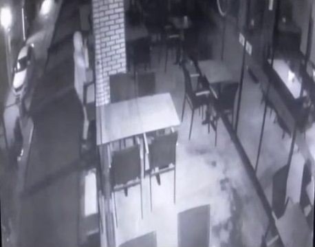 İ̇ş Yerine Tırmanarak Girdi, Kasadaki Tüm Parayı Çaldı