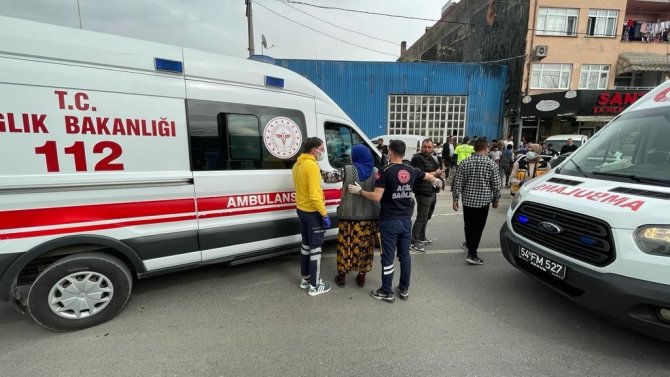 Kontrolden Çıkan Otomobil Park Halindeki Kamyonete Çarptı: 1 Ölü, 6 Yaralı