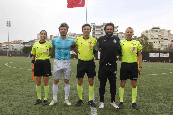 Namağlup Şampiyon Çeşme Belediyespor Bal’da