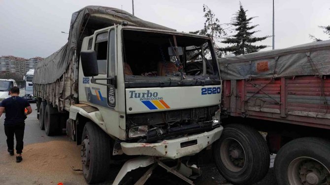 8 Aracın Karıştığı Zincirleme Kazada 12 Yaşındaki Çocuk Yaralandı