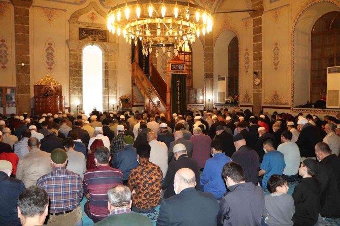 Samsun’da 2 Yılın Ardından İlk Teravih