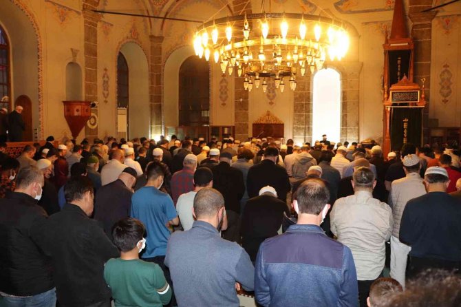 Samsun’da 2 Yılın Ardından İlk Teravih