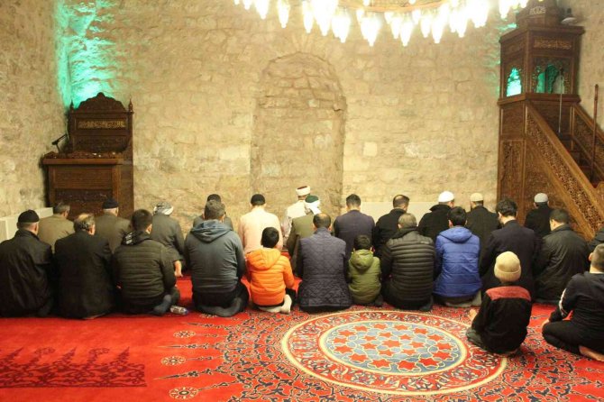 Tarihi Siirt Ulu Camii’nde İki Yıl Aradan Sonra İlk Teravih Kılındı