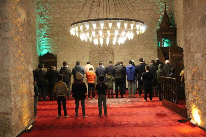 Tarihi Siirt Ulu Camii’nde İki Yıl Aradan Sonra İlk Teravih Kılındı
