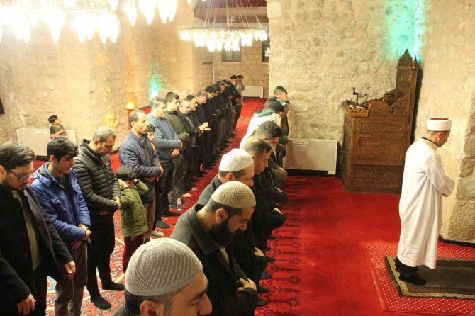 Tarihi Siirt Ulu Camii’nde İki Yıl Aradan Sonra İlk Teravih Kılındı