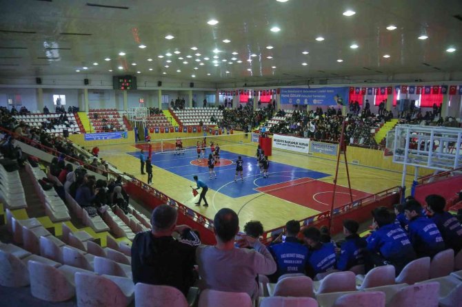 Voleybol Turnuvası Büyük Heyecan Sahne Oldu
