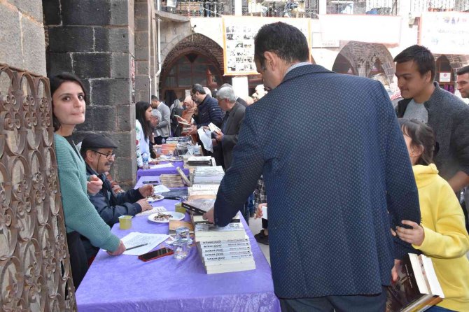 Siverekli Yazarlar İmza Gününde Buluştu