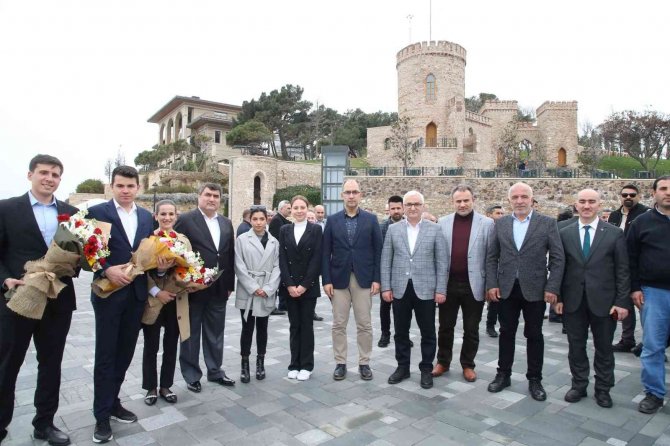 Sultanbeyli’deki Stk’lar Demokrasi Ve Özgürlükler Adasını Ziyaret Etti