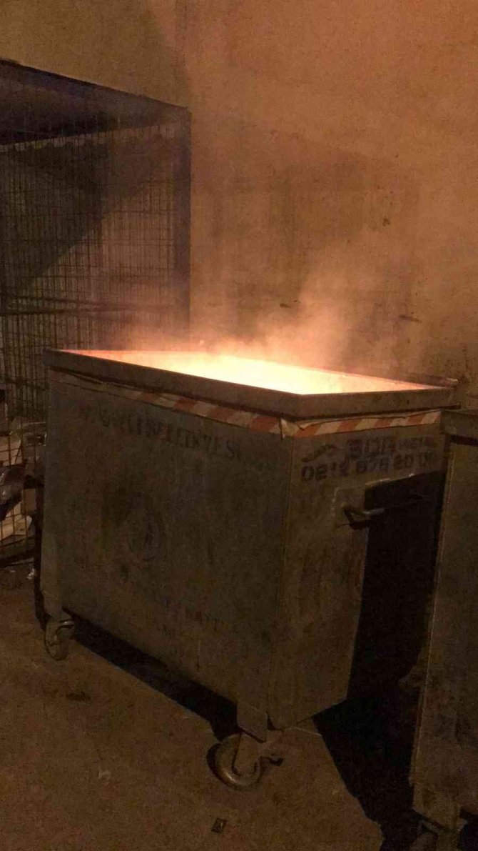 Çöp Konteynırı Alev Alev Yandı