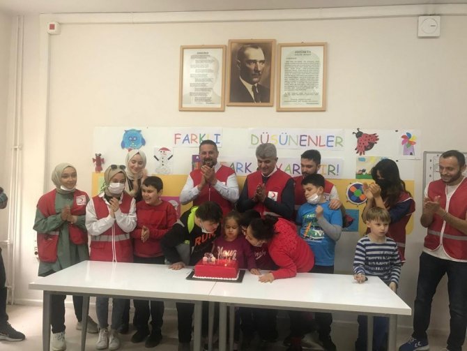Kızılay Derneği Kdz. Ereğli Şubesi Otizmli Çocukları Sevindirdi