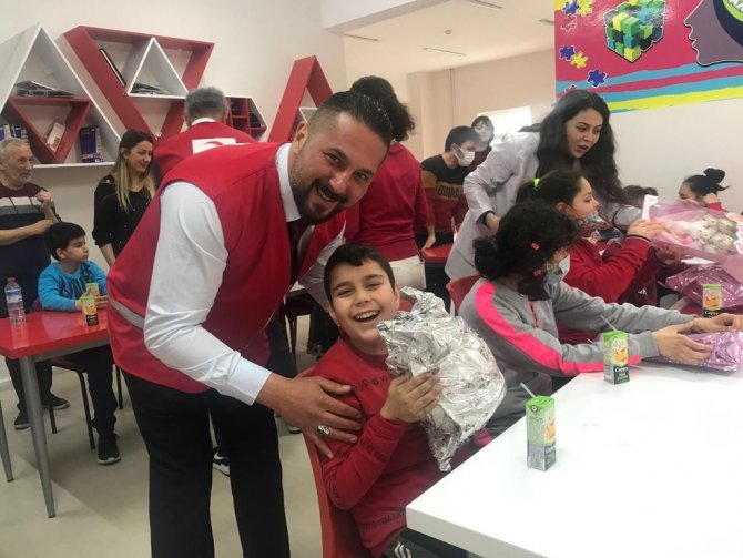 Kızılay Derneği Kdz. Ereğli Şubesi Otizmli Çocukları Sevindirdi