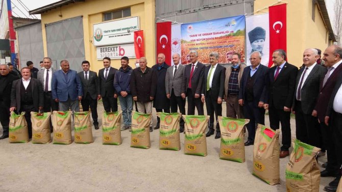 Van Valisi Bilmez: “Ekilmemiş Bir Karış Toprak Bırakmayalım”