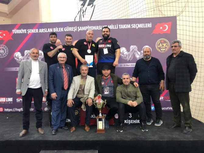 Bayburt Belediyesi Başaran Bilek Güreşi Takımı Madalyalarla Döndü