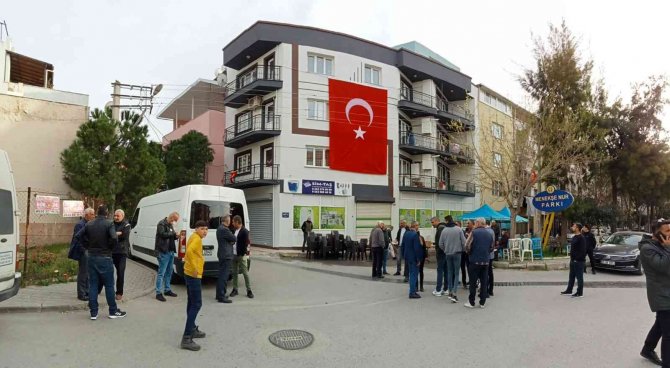 Şehidin İ̇zmir’deki Baba Ocağına Acı Haber Verildi