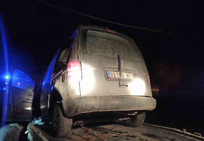 Takla Atıp Tarım Arazisine Devrilen Aracın Sürücüsü Yaralandı