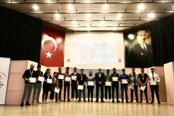 Kendi Yazdıkları Tiyatro Oyunuyla “Birinci” Oldular
