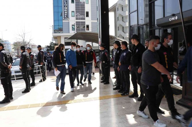 Adliyeye Sevk Edilen Husumetli Ailelerden 8 Kişi Tutuklandı