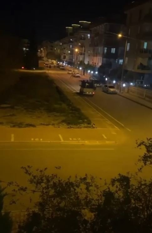 İ̇ki Grubun Kavgasında Sokakta Silah Sesleri Yankılandı