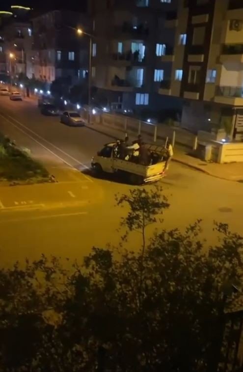 İ̇ki Grubun Kavgasında Sokakta Silah Sesleri Yankılandı