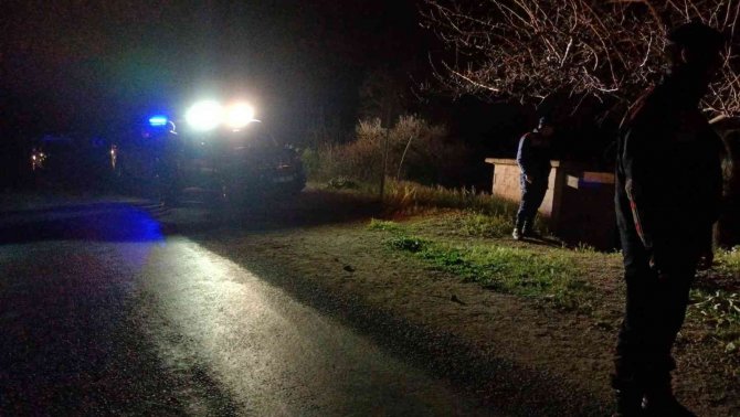 Yol Kenarında Cansız Bedeni Bulundu