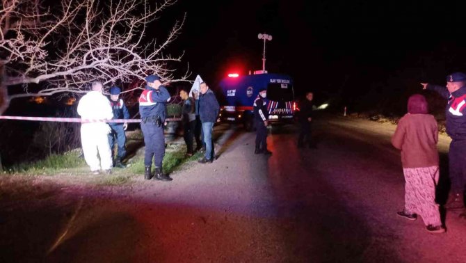 Yol Kenarında Cansız Bedeni Bulundu