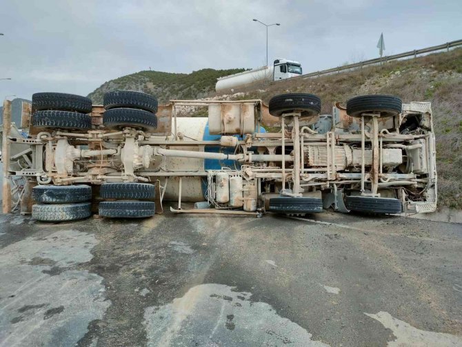 Bilecik’te Beton Mikserini Devrilmesi Sonucu 1 Kişi Yaralandı