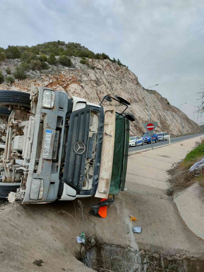 Bilecik’te Beton Mikserini Devrilmesi Sonucu 1 Kişi Yaralandı