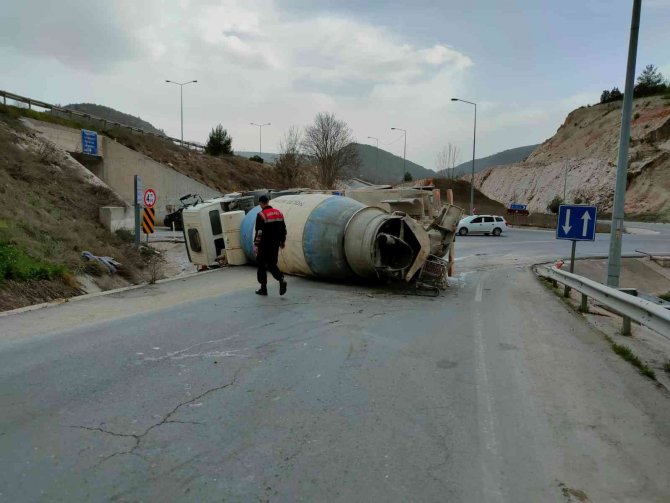 Bilecik’te Beton Mikserini Devrilmesi Sonucu 1 Kişi Yaralandı