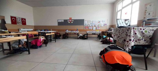 Bingöl’de Afad Gönüllüleri, Öğrencilere Eğitim Verdi