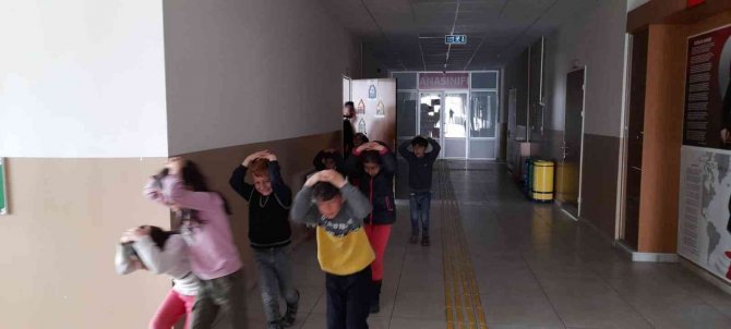 Bingöl’de Afad Gönüllüleri, Öğrencilere Eğitim Verdi