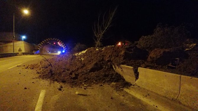 Bolu Dağı Tüneli Heyelan Sebebiyle Çift Yönlü Trafiğe Kapatıldı