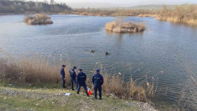 Bursa’da Gölete Uçan Araçtan Cansız Bedeni Çıkarıldı